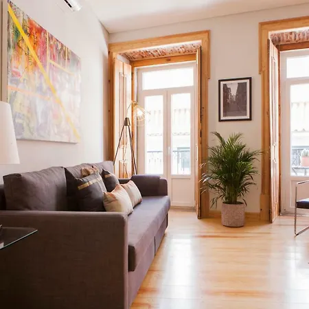 Charming Flat With Balconies Chiado District 2 Bedrooms & Ac 19th Century Building * ליסבון